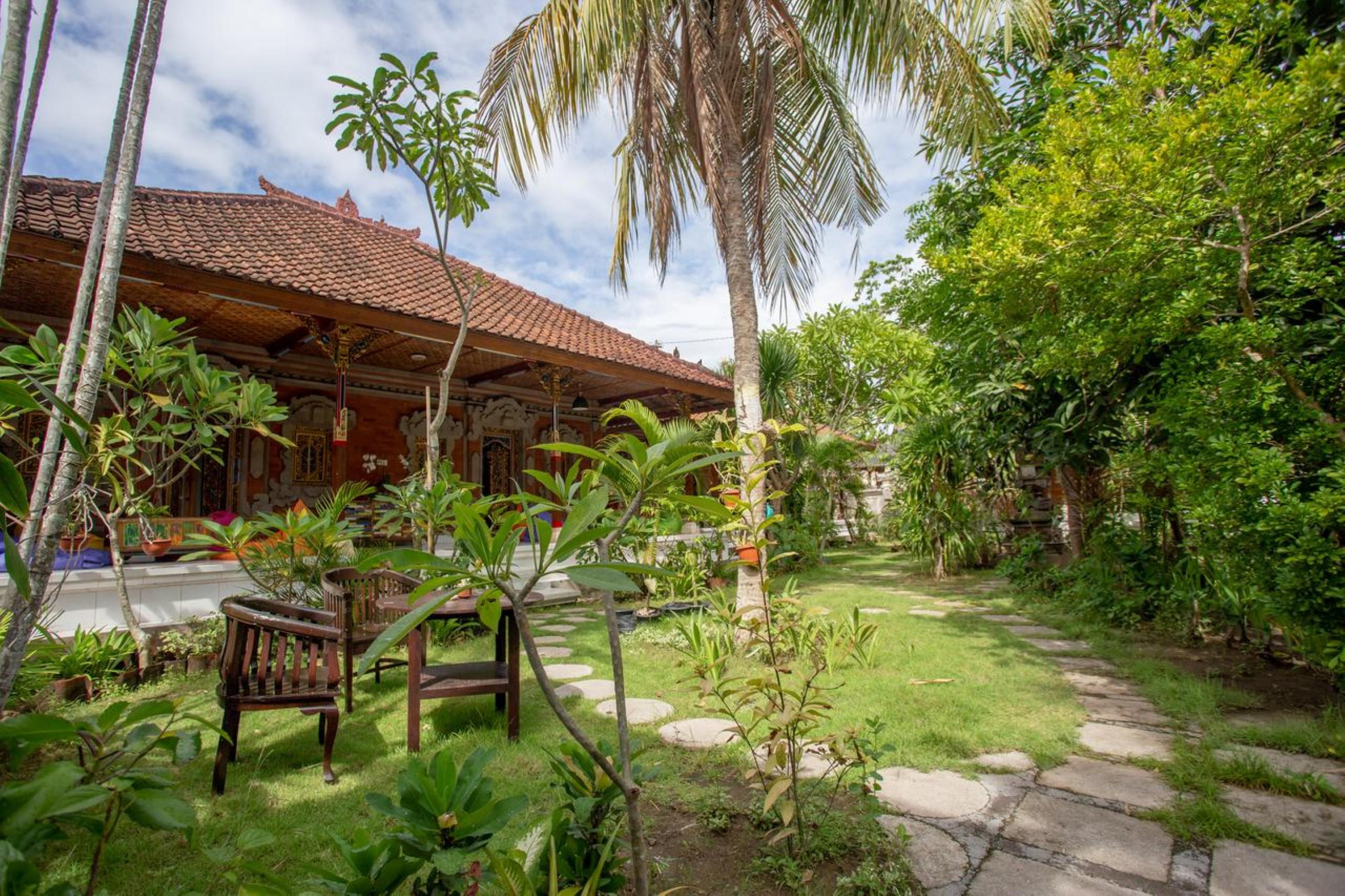 Nushe Hostel Batununggul Bagian luar foto